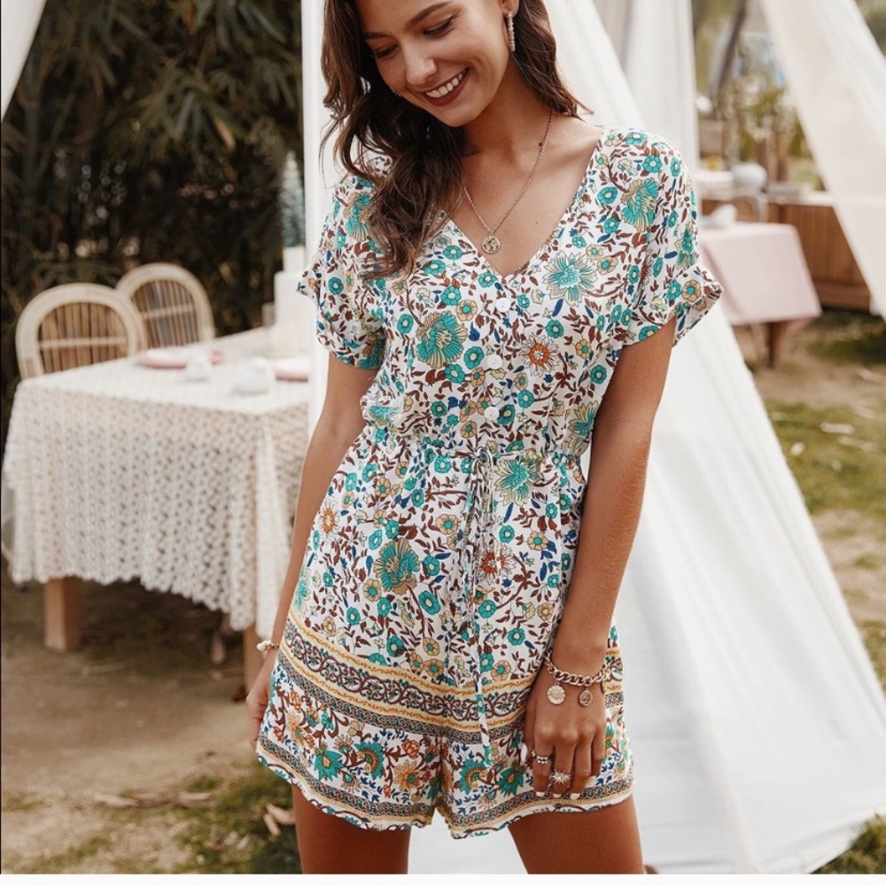 Ivory Floral Romper - Picture 2 of 8